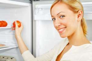 Как бороться с запахом в холодильнике?